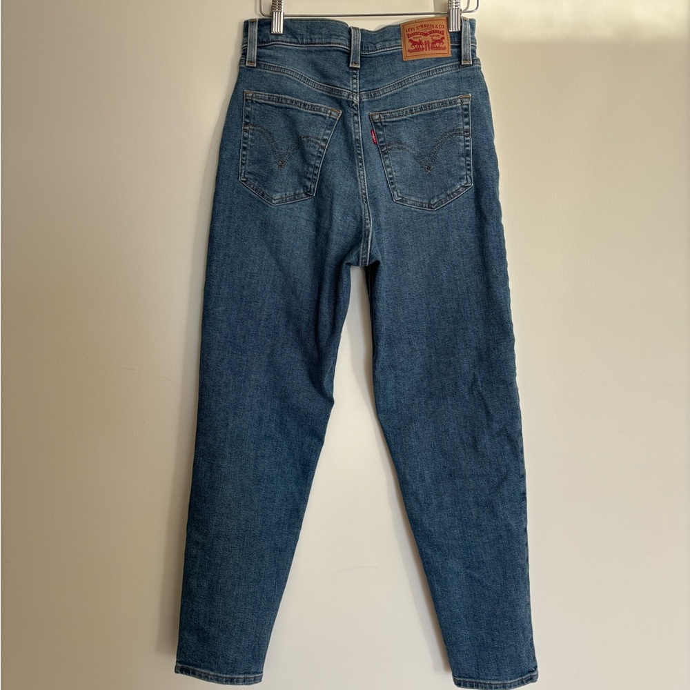 Levi’s high waisted mom jeans